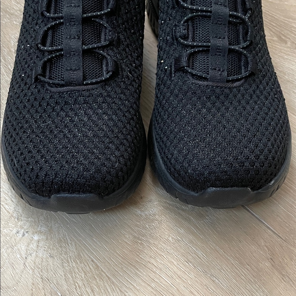 BRAND NEW Skechers Black Knit Sneakers - Picture 4 of 4